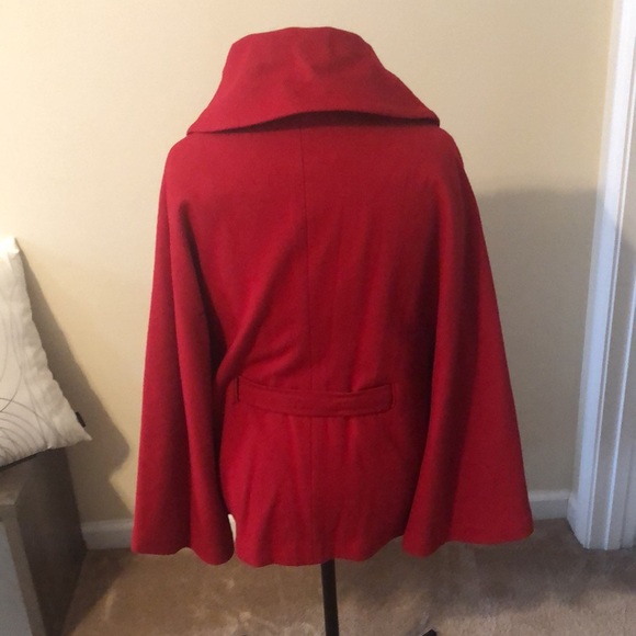 Red Cape - Picture 4 of 7